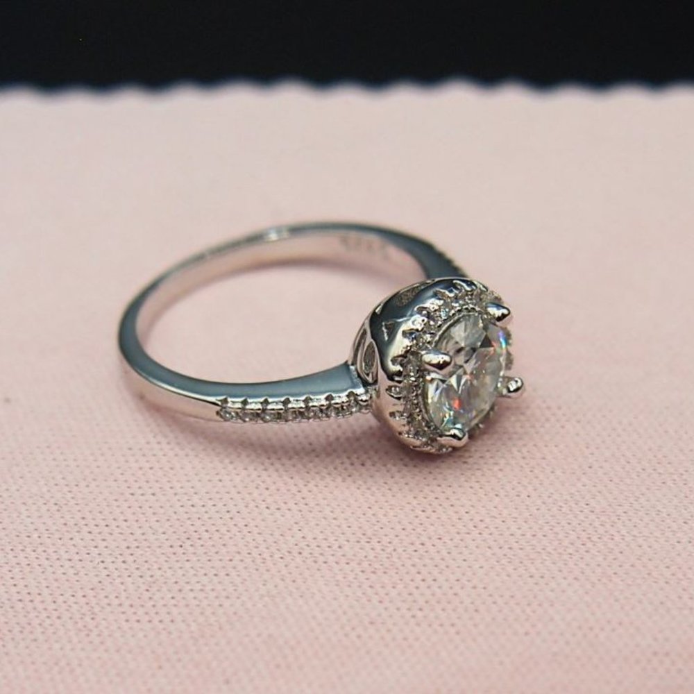 Beautiful GRA Certified Halo 1.00Ctw Moissanite Bridal Ring 18k White Gold - Picture 7 of 8